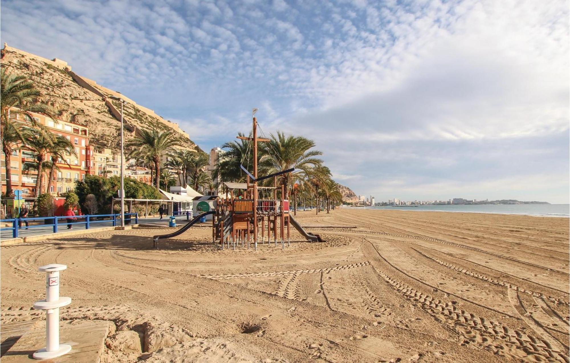 3 Bedroom Gorgeous Apartment In Alicante Exterior foto